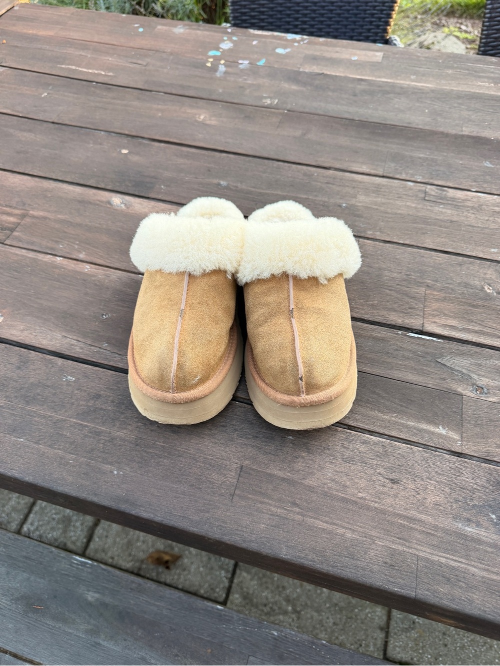Ugg Shearling-Lined Slip-On platform Slippers - Chestnut